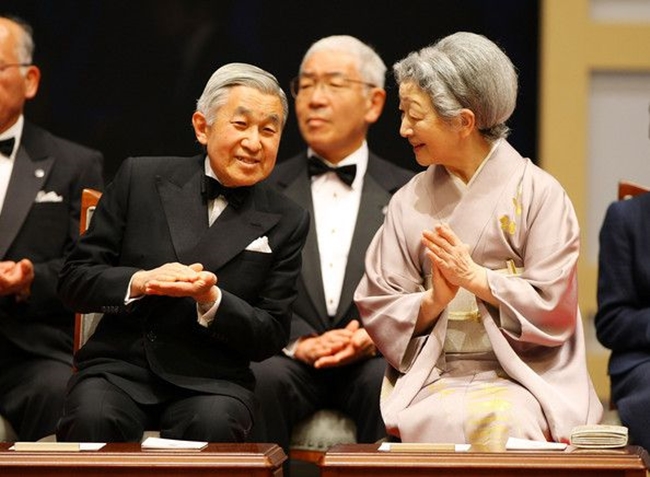 Chuyện tình cổ tích của Nhà Vua Nhật Bản phá bỏ quy tắc Hoàng gia để kết hôn với cô gái thường dân - Ảnh 21.