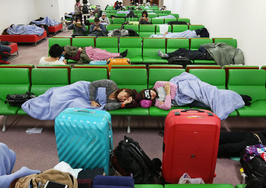 Nhiều người thích qua đêm ở sân bay Kansai - TP Osaka hơn là thuê khách sạn. Ảnh: Nikkei