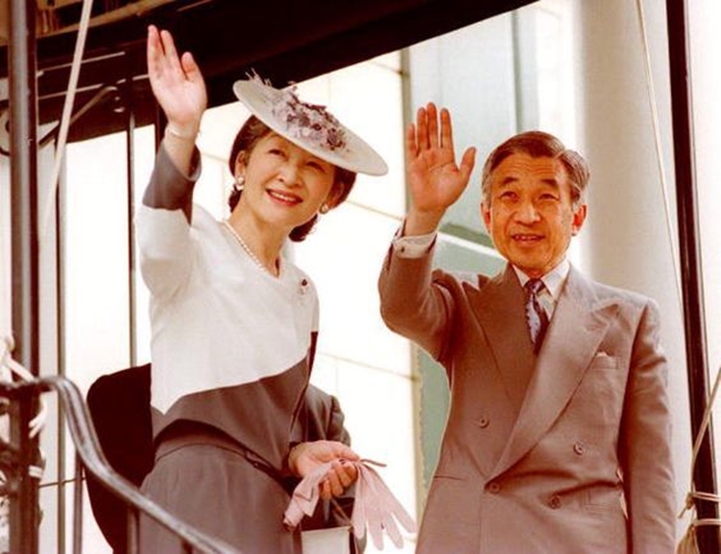 Chuyện tình cổ tích của Nhà Vua Nhật Bản phá bỏ quy tắc Hoàng gia để kết hôn với cô gái thường dân - Ảnh 17.