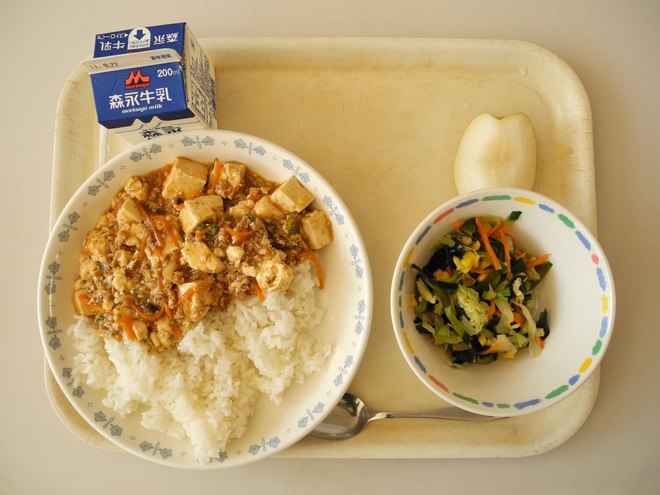 Bữa ăn kiểu mẫu của học sinh Nhật Bản